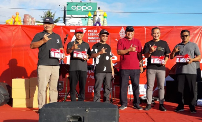 Gerakan Pembagian 10 Juta Bendera Merah Putih